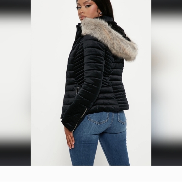 Gorgeous Jacket !! Velvet texture on outside Faux fur on Inside !!! New 🆕 - Picture 8 of 8